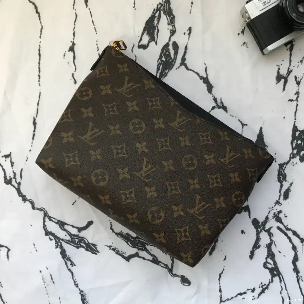 CASE BEAUTY Louis Vuitton PALLAS 0527